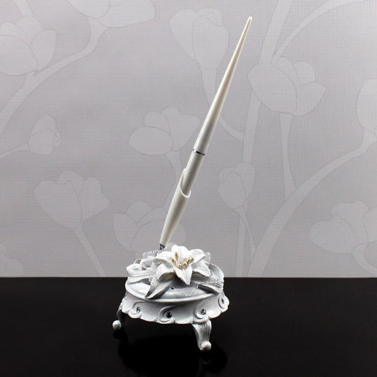 Sculptural White Tiger Lilies Round Pen Set